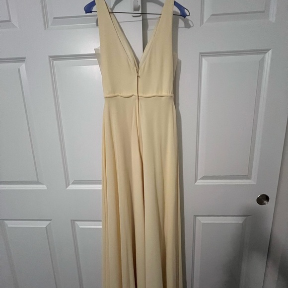 Elegant Yellow Formal Sleeveless Dress - Picture 2 of 3